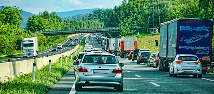 Urlaub frühzeitig buchen – ADAC erwartet im Sommer Engpässe bei Quartieren und noch mehr Staus auf den Straßen