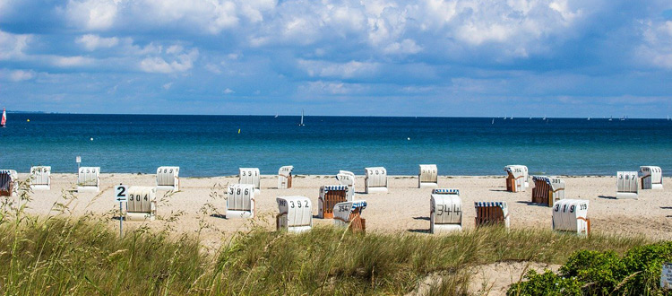 Familienfeiern am Strand: Sonne, Sand und Meer