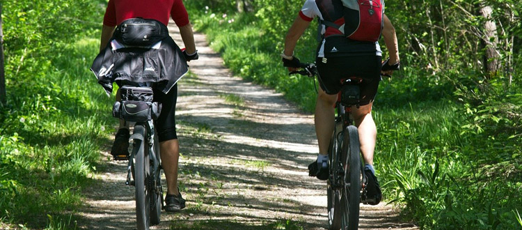 Mit dem Mountainbike die Natur entdecken - Der ARAG Tipp zum Wochenende: Radfahren mit Adrenalin-Kick